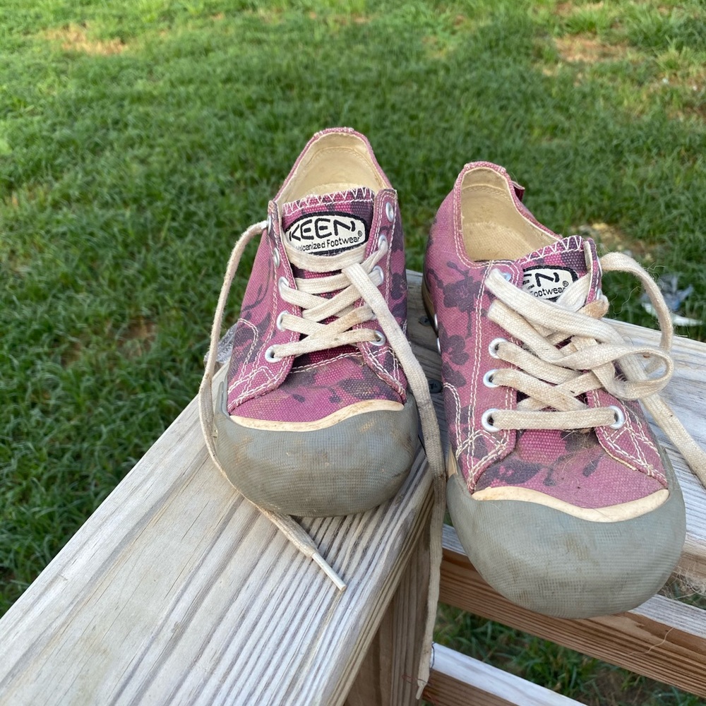 Keen size 6 velocity shoe